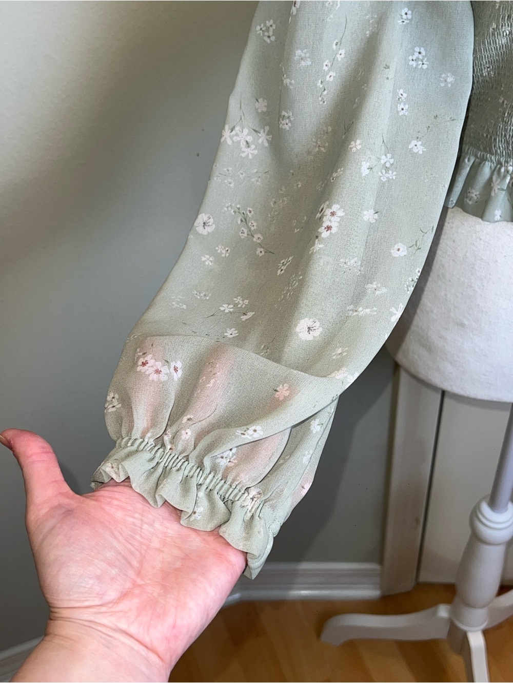 ARITZIA WILFRED Tempest Floral Sheer Sleeves Top - Picture 4 of 11